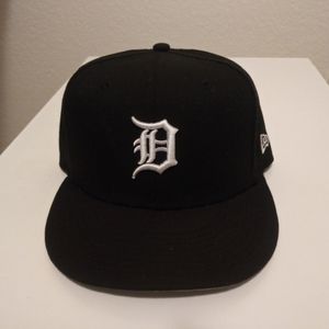 OFFICIAL MLB DETROIT TIGERS FITTED HAT